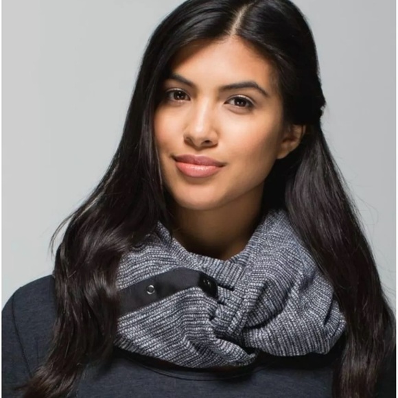 Lululemon Vinyasa Scarf - Black Gray Heathered Herringbone - Picture 4 of 11